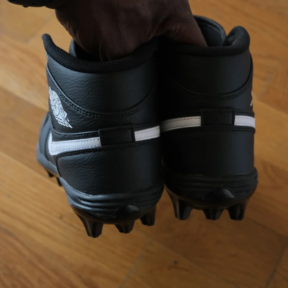 Jordan 1 Mid Football Cleats Men Black White High Top Athletic Size 9 FJ6805-001